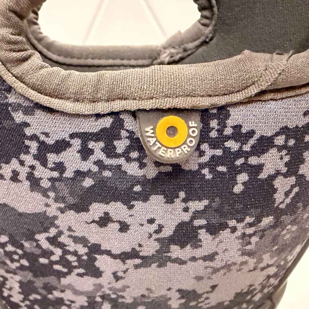 Bogs Kids Grasp Mid Camo‎ Waterproof Rain Boots Youth 4 Gray EUC